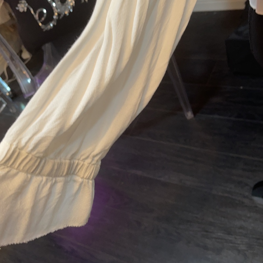 Cream blouse with embroidered detail - Picture 4 of 6